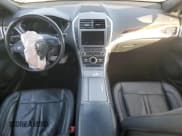 ✅ 2017 Lincoln MKZ Reserve • VIN: 3LN6L5E99HR641743 • Lot: 92469485. Wystawiony na Copart z przebiegiem 39 604 mil. Bezpłatny archiwum sprzedaży aukcyjnych z USA i szczegółowy raport historii pojazdu na DreamBid. Zdjęcie 8.