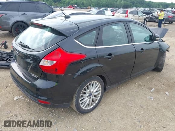 ✅ 2014 Ford Focus Titanium • VIN: 1FADP3N25EL194433 • Lot: 42512912. Listed on IAAI with 105,355 mi. Free auction sales archive from the USA and detailed vehicle history report at DreamBid. Image 4.