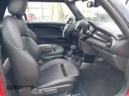 ✅ 2017 MINI Convertible Cooper S • VIN: WMWWG9C34H3C80967 • Lot: 42116110. Wystawiony na IAAI z przebiegiem 42 878 mil. Bezpłatny archiwum sprzedaży aukcyjnych z USA i szczegółowy raport historii pojazdu na DreamBid. Zdjęcie 5.