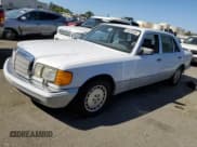 ✅ 1991 Mercedes-Benz 420 SEL • VIN: WDBCA35E9MA597051 • Lot: 69926944. Wystawiony na Copart z przebiegiem 160 717 mil. Bezpłatny archiwum sprzedaży aukcyjnych z USA i szczegółowy raport historii pojazdu na DreamBid. Zdjęcie 1.