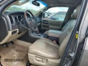 ✅ 2010 Toyota Sequoia Platinum • VIN: 5TDYY5G17AS030621 • Lot: 64697535. Wystawiony na Copart z przebiegiem 276 891 mil. Bezpłatny archiwum sprzedaży aukcyjnych z USA i szczegółowy raport historii pojazdu na DreamBid. Zdjęcie 7.