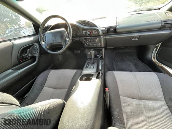 1995 Chevrolet Camaro Z28 z VIN 2G1FP22P0S2185091, wystawiony jako Copart lot #47661355 z przebiegiem 159 032 mil mil oraz Czysty tytuł • Clean title. Historia ofert i sprzedaży dostępna na DreamBid. Obrazek 9.