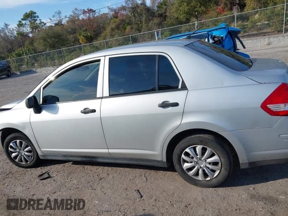 ✅ 2010 Nissan Versa 1.6 • VIN: 3N1CC1AP5AL422567 • Lot: 41463273. Wystawiony na IAAI z przebiegiem 167 038 mil. Bezpłatny archiwum sprzedaży aukcyjnych z USA i szczegółowy raport historii pojazdu na DreamBid. Zdjęcie 15.
