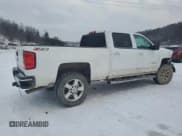 ✅ 2018 Chevrolet Silverado 2500HD LT • VIN: 1GC1KVEG1JF204581 • Lot: 88690305. Wystawiony na Copart z przebiegiem 131 127 mil. Bezpłatny archiwum sprzedaży aukcyjnych z USA i szczegółowy raport historii pojazdu na DreamBid. Zdjęcie 3.