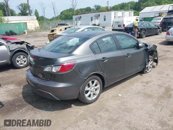 ✅ 2010 Mazda 3 i Touring • VIN: JM1BL1SG9A1290363 • Lot: 42977940. Listed on IAAI with 140,790 mi. Free auction sales archive from the USA and detailed vehicle history report at DreamBid. Image 4.