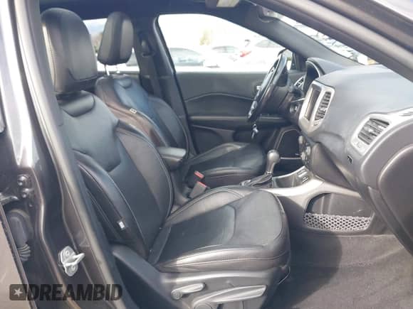 2021 Jeep Compass 80th Anniversary z VIN 3C4NJCEB7MT596909, wystawiony jako IAAI lot #41376547 z przebiegiem 54 058 mil mil oraz . Historia ofert i sprzedaży dostępna na DreamBid. Obrazek 5.