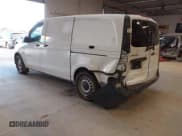 ✅ 2022 Mercedes-Benz Metris Cargo • VIN: W1YV0BEY2N3964584 • Lot: 43439418. Wystawiony na IAAI z przebiegiem 57 293 mil. Bezpłatny archiwum sprzedaży aukcyjnych z USA i szczegółowy raport historii pojazdu na DreamBid. Zdjęcie 3.
