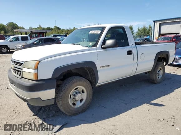 ✅ 2005 Chevrolet Silverado 2500HD Work Truck • VIN: 1GCHC24U75E344969 • Lot: 70755194. Wystawiony na Copart z przebiegiem Nie podano. Bezpłatny archiwum sprzedaży aukcyjnych z USA i szczegółowy raport historii pojazdu na DreamBid. Zdjęcie 1.