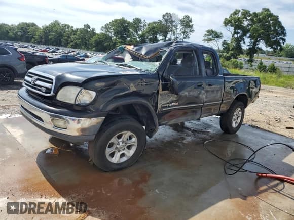 ✅ 2002 Toyota Tundra Limited • VIN: 5TBRT38122S231424 • Lot: 60461355. Listed on Copart with 176,800 mi. Free auction sales archive from the USA and detailed vehicle history report at DreamBid. Image 1.