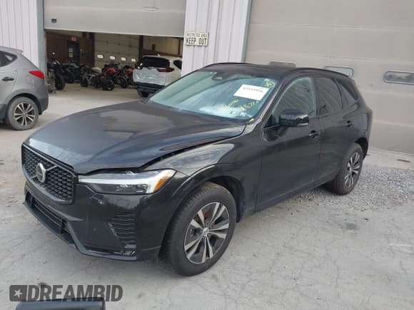 ✅ 2025 Volvo XC60 Core • VIN: YV4M12RJ8S1118054 • Лот: 43233936. Опубликован ранее на IAAI с пробегом 15 220 миль. Бесплатный доступ к архиву аукционных продаж из США и подробный отчёт об истории автомобиля на DreamBid. Изображение 2.