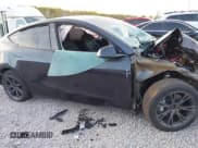 ✅ 2025 Tesla Model Y Long Range • VIN: 7SAYGDEEXSF224278 • Lot: 43535586. Wystawiony na IAAI z przebiegiem Nie podano. Bezpłatny archiwum sprzedaży aukcyjnych z USA i szczegółowy raport historii pojazdu na DreamBid. Zdjęcie 13.