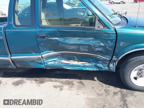 ✅ 1996 Chevrolet S-10 LS • VIN: 1GCCS1947T8144587 • Лот: 42032003. Опубликован ранее на IAAI с пробегом 204 184 миль. Бесплатный доступ к архиву аукционных продаж из США и подробный отчёт об истории автомобиля на DreamBid. Изображение 17.