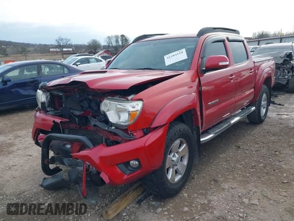 ✅ 2015 Toyota Tacoma • VIN: 3TMLU4EN8FM189953 • Лот: 41584110. Опубликован ранее на IAAI с пробегом 126 833 миль. Бесплатный доступ к архиву аукционных продаж из США и подробный отчёт об истории автомобиля на DreamBid. Изображение 2.