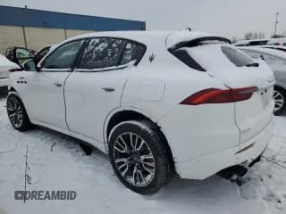 ✅ 2023 Maserati Grecale Modena • VIN: ZN682AVM5P7429004 • Лот: 88840415. Опубликован ранее на Copart с пробегом 10 553 миль. Бесплатный доступ к архиву аукционных продаж из США и подробный отчёт об истории автомобиля на DreamBid. Изображение 2.