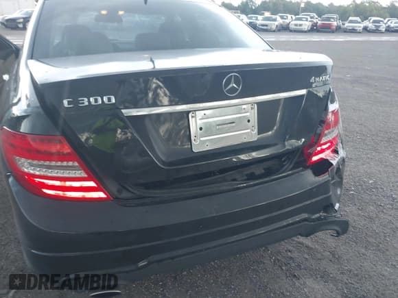 ✅ 2013 Mercedes-Benz C 300 Sport • VIN: WDDGF8AB7DR249298 • Lot: 42873222. Wystawiony na IAAI z przebiegiem 147 269 mil. Bezpłatny archiwum sprzedaży aukcyjnych z USA i szczegółowy raport historii pojazdu na DreamBid. Zdjęcie 6.