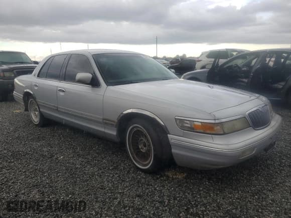 ✅ 1995 Mercury Grand Marquis LS • VIN: 2MELM75W8SX639611 • Lot: 73941544. Wystawiony na Copart z przebiegiem 58 149 mil. Bezpłatny archiwum sprzedaży aukcyjnych z USA i szczegółowy raport historii pojazdu na DreamBid. Zdjęcie 4.