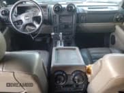 ✅ 2005 Hummer H2 SUV • VIN: 5GRGN23UX5H131504 • Lot: 90944305. Wystawiony na Copart z przebiegiem Nie podano. Bezpłatny archiwum sprzedaży aukcyjnych z USA i szczegółowy raport historii pojazdu na DreamBid. Zdjęcie 8.