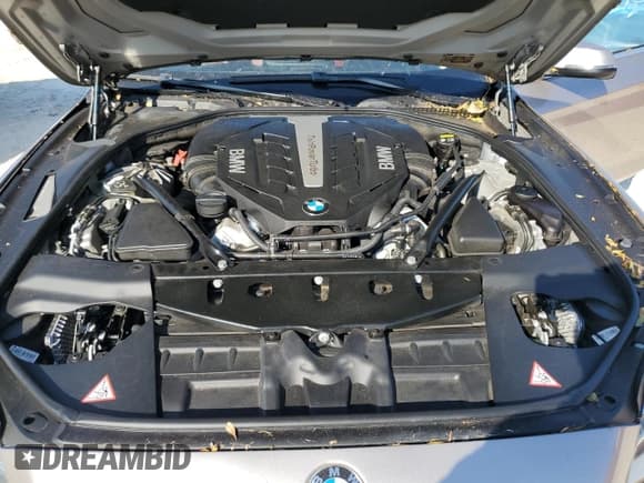 ✅ 2016 BMW 6 Series 650i xDrive • VIN: WBA6F7C58GD930527 • Лот: 75090894. Опубликован ранее на Copart с пробегом 25 200 миль. Бесплатный доступ к архиву аукционных продаж из США и подробный отчёт об истории автомобиля на DreamBid. Изображение 11.