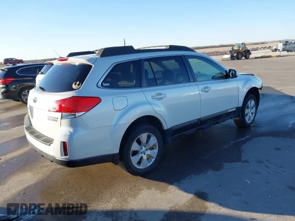 ✅ 2011 Subaru Outback Premium • VIN: 4S4BRCGC9B3386687 • Lot: 43674430. Listed on IAAI with 84,725 mi. Free auction sales archive from the USA and detailed vehicle history report at DreamBid. Image 4.