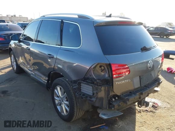 ✅ 2014 Volkswagen Touareg Sport • VIN: WVGEF9BPXED000845 • Lot: 43655040. Listed on IAAI with 107,278 mi. Free auction sales archive from the USA and detailed vehicle history report at DreamBid. Image 6.