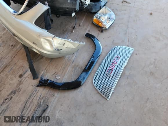 ✅ 2011 GMC Yukon XL Denali • VIN: 1GKS2MEF7BR104267 • Лот: 91860925. Опубликован ранее на Copart с пробегом 223 956 миль. Бесплатный доступ к архиву аукционных продаж из США и подробный отчёт об истории автомобиля на DreamBid. Изображение 13.