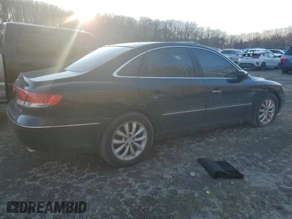 2006 Hyundai Azera SE z VIN KMHFC46F46A115686, wystawiony jako Copart lot #46277665 z przebiegiem Nie podano mil oraz Szkoda całkowita • Salvage title. Historia ofert i sprzedaży dostępna na DreamBid. Obrazek 3.