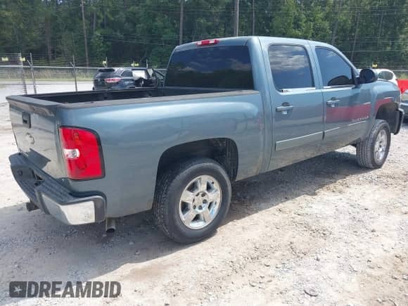 2008 Chevrolet Silverado 1500 1LT with VIN 2GCEC13J381327869, listed as a IAAI auction lot 43228034 with 269,448 mi miles and . Bid and sale history available at DreamBid. Image 4.