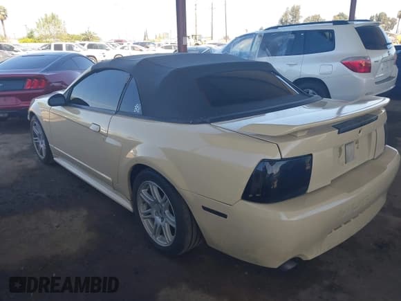✅ 2001 Ford Mustang GT Deluxe • VIN: 1FAFP45X81F103741 • Лот: 41880838. Опубликован ранее на IAAI с пробегом 171 092 миль. Бесплатный доступ к архиву аукционных продаж из США и подробный отчёт об истории автомобиля на DreamBid. Изображение 3.