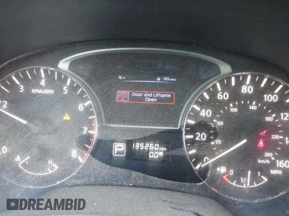 ✅ 2015 Nissan Pathfinder SV • VIN: 5N1AR2MN4FC611552 • Lot: 42721843. Listed on IAAI with 135,260 mi. Free auction sales archive from the USA and detailed vehicle history report at DreamBid. Image 7.