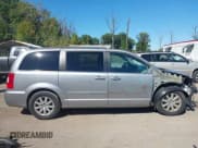 ✅ 2013 Chrysler Town & Country Touring • VIN: 2C4RC1BG0DR734700 • Lot: 43383519. Wystawiony na IAAI z przebiegiem 177 012 mil. Bezpłatny archiwum sprzedaży aukcyjnych z USA i szczegółowy raport historii pojazdu na DreamBid. Zdjęcie 13.