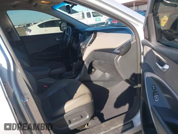 ✅ 2015 Hyundai Santa Fe Limited • VIN: KM8SRDHF1FU116691 • Лот: 43631175. Опубликован ранее на IAAI с пробегом 130 323 миль. Бесплатный доступ к архиву аукционных продаж из США и подробный отчёт об истории автомобиля на DreamBid. Изображение 5.