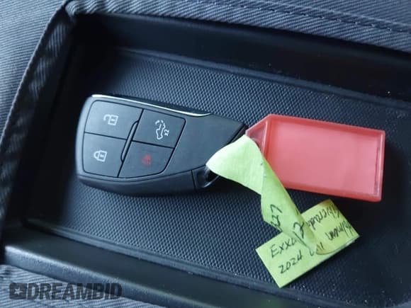 ✅ 2024 Chevrolet Silverado 2500HD Work Truck • VIN: 1GC2YLE76RF414337 • Lot: 41369545. Wystawiony na IAAI z przebiegiem 9 707 mil. Bezpłatny archiwum sprzedaży aukcyjnych z USA i szczegółowy raport historii pojazdu na DreamBid. Zdjęcie 11.