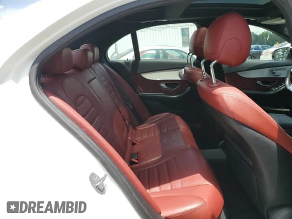 ✅ 2019 Mercedes-Benz C 43 AMG • VIN: 55SWF6EB4KU292762 • Lot: 57553335. Wystawiony na Copart z przebiegiem 59 469 mil. Bezpłatny archiwum sprzedaży aukcyjnych z USA i szczegółowy raport historii pojazdu na DreamBid. Zdjęcie 10.