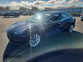 ✅ 2018 Tesla Model 3 Long Range Battery • VIN: 5YJ3E1EA3JF010692 • Lot: 91923245. Wystawiony na Copart z przebiegiem 54 015 mil. Bezpłatny archiwum sprzedaży aukcyjnych z USA i szczegółowy raport historii pojazdu na DreamBid. Zdjęcie 1.