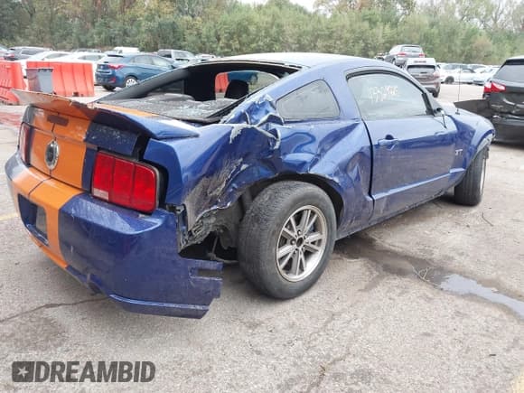 ✅ 2005 Ford Mustang GT Deluxe • VIN: 1ZVFT82H555183325 • Lot: 43329725. Listed on IAAI with 132,099 mi. Free auction sales archive from the USA and detailed vehicle history report at DreamBid. Image 4.