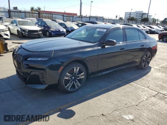 ✅ 2023 BMW 7 Series 760i xDrive • VIN: WBA33EJ04PCN31904 • Лот: 71532895. Опубликован ранее на Copart с пробегом 2 127 миль. Бесплатный доступ к архиву аукционных продаж из США и подробный отчёт об истории автомобиля на DreamBid. Изображение 1.