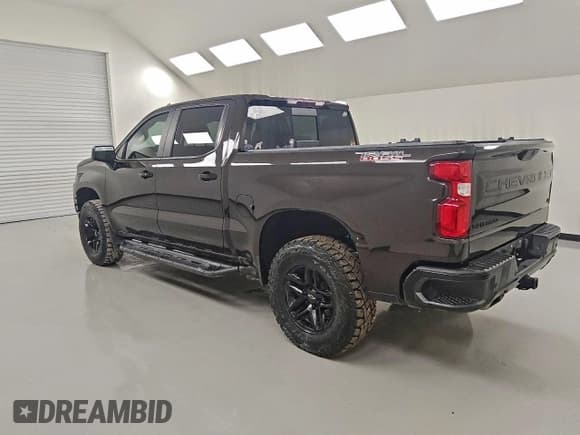 ✅ 2020 Chevrolet Silverado 1500 LT Trail Boss • VIN: 3GCPYFED5LG108362 • Lot: 95988525. Wystawiony na Copart z przebiegiem 78 061 mil. Bezpłatny archiwum sprzedaży aukcyjnych z USA i szczegółowy raport historii pojazdu na DreamBid. Zdjęcie 2.