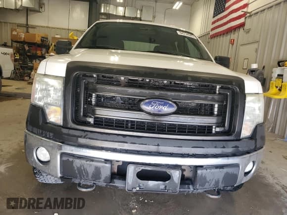 ✅ 2013 Ford F-150 XL • VIN: 1FTFW1EF4DFA39639 • Lot: 84258945. Wystawiony na Copart z przebiegiem 206 250 mil. Bezpłatny archiwum sprzedaży aukcyjnych z USA i szczegółowy raport historii pojazdu na DreamBid. Zdjęcie 5.