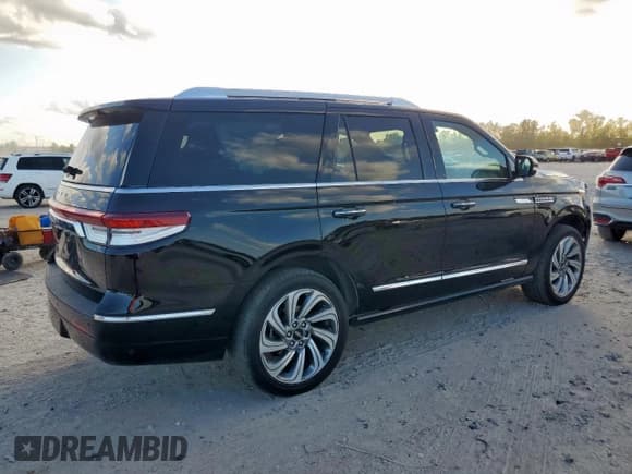 ✅ 2023 Lincoln Navigator Reserve • VIN: 5LMJJ2KG7PEL13740 • Lot: 92482445. Wystawiony na Copart z przebiegiem 47 495 mil. Bezpłatny archiwum sprzedaży aukcyjnych z USA i szczegółowy raport historii pojazdu na DreamBid. Zdjęcie 3.