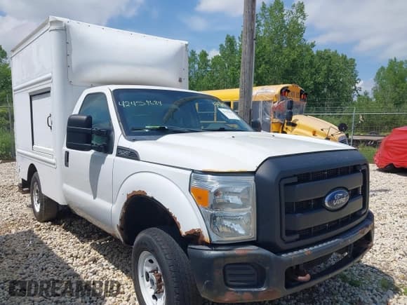 ✅ 2013 Ford F-250 XL • VIN: 1FDBF2B62DEB64374 • Lot: 42459684. Wystawiony na IAAI z przebiegiem 553 300 mil. Bezpłatny archiwum sprzedaży aukcyjnych z USA i szczegółowy raport historii pojazdu na DreamBid. Zdjęcie 1.