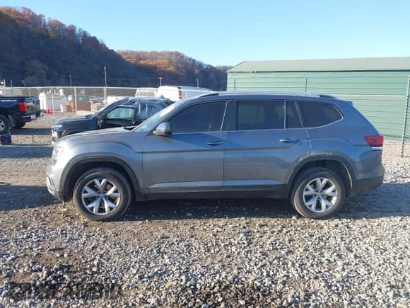 ✅ 2018 Volkswagen Atlas S • VIN: 1V2AP2CA1JC598419 • Lot: 43695668. Listed on IAAI with 77,828 mi. Free auction sales archive from the USA and detailed vehicle history report at DreamBid. Image 15.