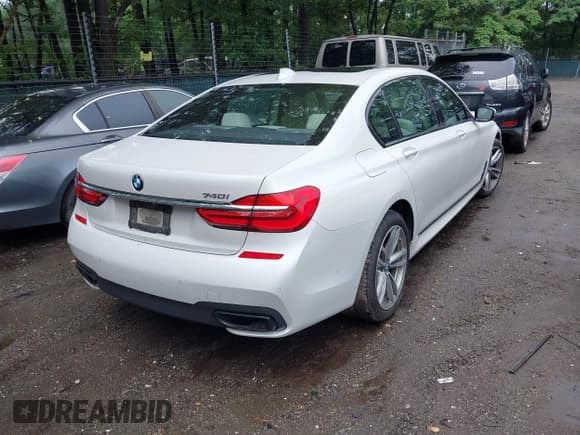 ✅ 2017 BMW 7 Series 740i • VIN: WBA7E2C58HG740141 • Лот: 42526565. Опубликован ранее на IAAI с пробегом 103 992 миль. Бесплатный доступ к архиву аукционных продаж из США и подробный отчёт об истории автомобиля на DreamBid. Изображение 4.
