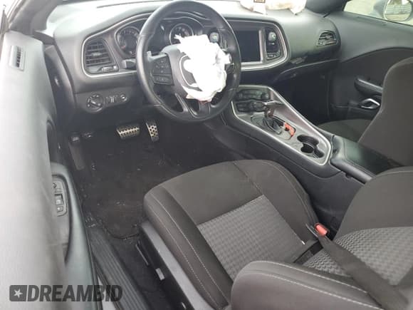 ✅ 2022 Dodge Challenger R/T Scat Pack • VIN: 2C3CDZFJ3NH160242 • Lot: 42449314. Wystawiony na Copart z przebiegiem 35 834 mil. Bezpłatny archiwum sprzedaży aukcyjnych z USA i szczegółowy raport historii pojazdu na DreamBid. Zdjęcie 8.