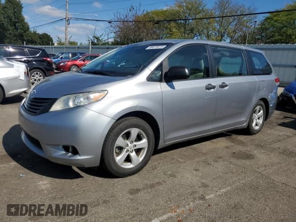 ✅ 2011 Toyota Sienna • VIN: 5TDZK3DC4BS013437 • Lot: 86678515. Listed on Copart with 131,191 mi. Free auction sales archive from the USA and detailed vehicle history report at DreamBid. Image 1.