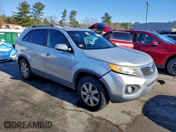 ✅ 2012 Kia Sorento LX • VIN: 5XYKT3A61CG226471 • Лот: 92984335. Опубликован ранее на Copart с пробегом 166 829 миль. Бесплатный доступ к архиву аукционных продаж из США и подробный отчёт об истории автомобиля на DreamBid. Изображение 4.