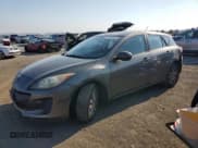 ✅ 2013 Mazda 3 i Touring • VIN: JM1BL1LPXD1739617 • Лот: 67950965. Опубликован ранее на Copart с пробегом 180 389 миль. Бесплатный доступ к архиву аукционных продаж из США и подробный отчёт об истории автомобиля на DreamBid. Изображение 1.
