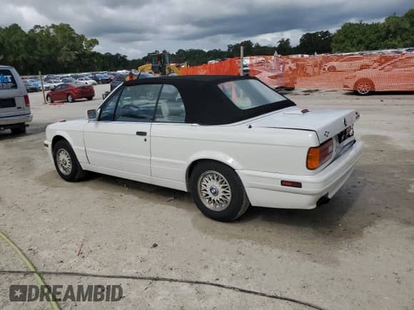 1992 BMW 3 Series z VIN WBABB231XNEC27838, wystawiony jako Copart lot #60816395 z przebiegiem 56 159 mil mil oraz Szkoda całkowita • Salvage title. Historia ofert i sprzedaży dostępna na DreamBid. Obrazek 2.