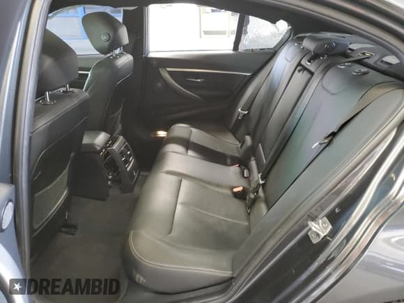 ✅ 2018 BMW 3 Series 340i • VIN: WBA8B3C51JK385061 • Лот: 81743485. Опубликован ранее на Copart с пробегом 54 341 миль. Бесплатный доступ к архиву аукционных продаж из США и подробный отчёт об истории автомобиля на DreamBid. Изображение 10.