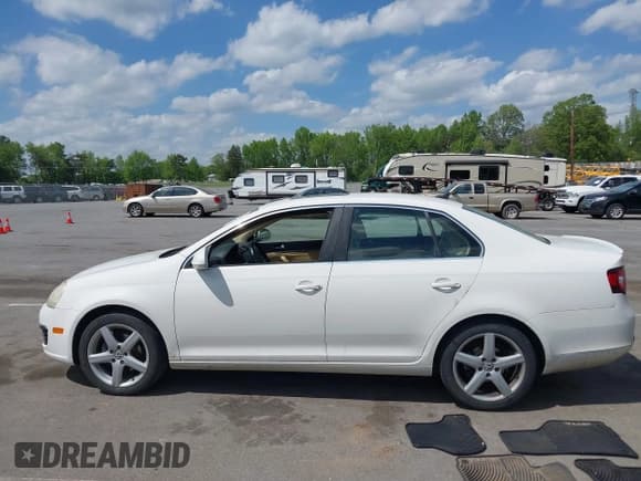 ✅ 2009 Volkswagen Jetta TDI • VIN: 3VWRL71K19M056883 • Lot: 42072810. Listed on IAAI with 96,689 mi. Free auction sales archive from the USA and detailed vehicle history report at DreamBid. Image 14.
