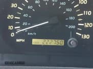 ✅ 2001 Lexus LX 470 • VIN: JTJHT00W213511303 • Lot: 43259721. Wystawiony na IAAI z przebiegiem 222 750 mil. Bezpłatny archiwum sprzedaży aukcyjnych z USA i szczegółowy raport historii pojazdu na DreamBid. Zdjęcie 15.